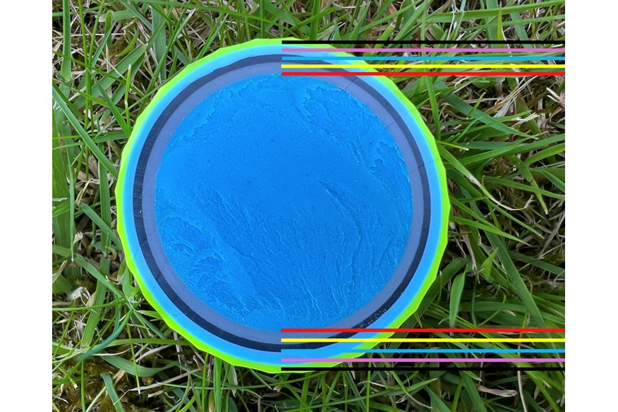 A graphic to show the construction of a 5-piece golf ball